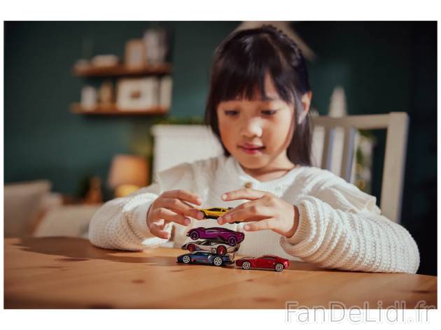 Véhicules Hot Wheels , prezzo 6.99 EUR 
Véhicules Hot Wheels 
- Lot de 5
- Autres ...