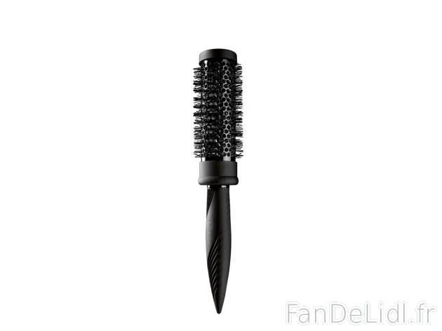 Brosse à cheveux , prezzo 1.99 EUR 
Brosse à cheveux 
- Corps métallique diffusant ...
