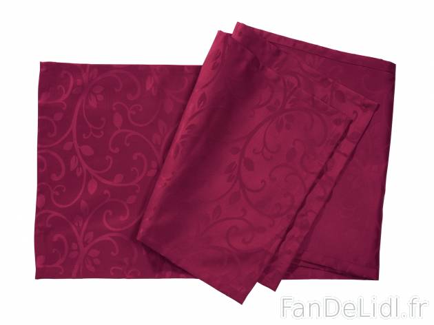 Nappe ou chemins de table de Noël , prezzo 6.99 € per L&apos;unité ou le ...