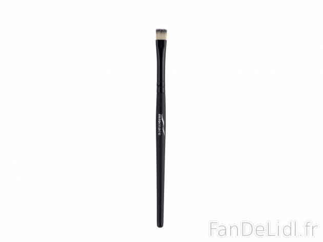 Pinceau de maquillage ou recourbe-cils , prezzo 0.99 € per L&apos;unité au ...