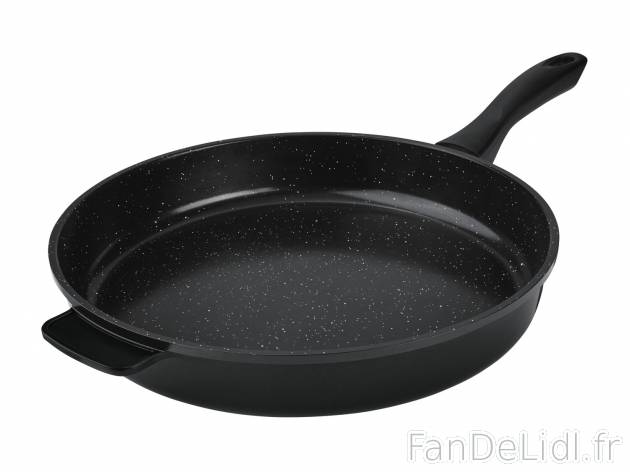 Poêle avec revêtement en céramique 32 cm , le prix 16.99 € 
- Revêtement ...