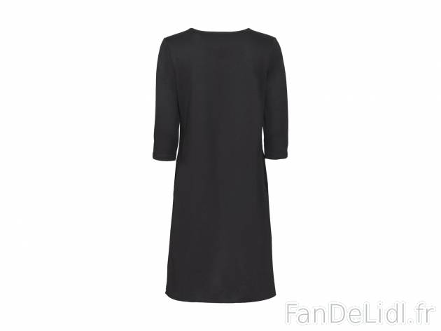 Robe , le prix 8.99 € 
- Ex. 65 % viscose (LENZING™ ECOVERO™), 30 % polyester ...