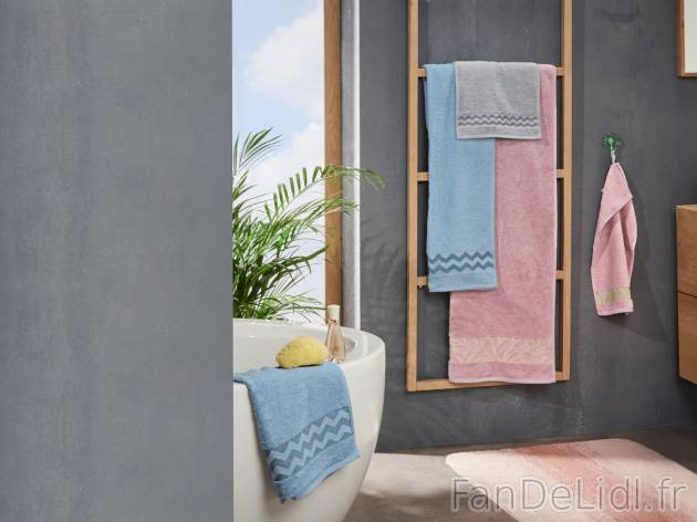 Serviettes en éponge , le prix 5.99 € 
- Ex. 100 % coton
- Au choix : serviettes ...
