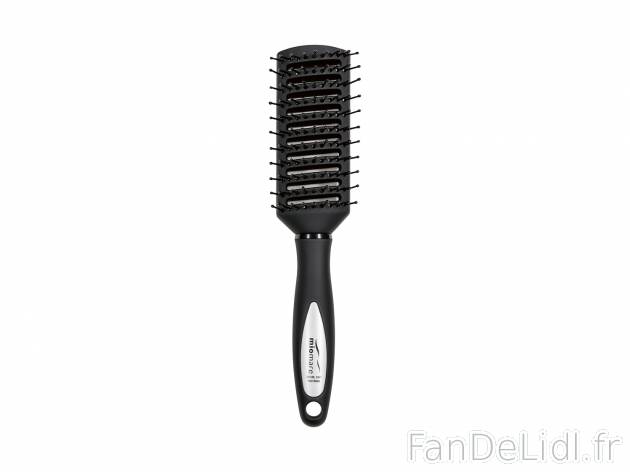 Brosse à cheveux , le prix 1.99 € 
- Autres modèles disponibles dans nos supermarchés ...