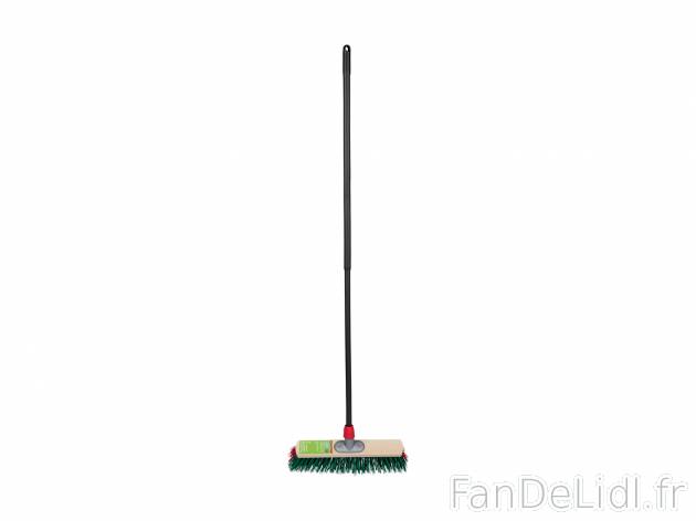 Balai d’extérieur avec manche télescopique , le prix 4.99 € 
- Manche télescopique ...