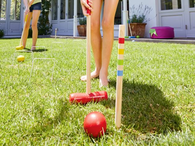 Jeu d’extérieur en bois , le prix 11.99 € 
- Au choix : croquet, à partir ...