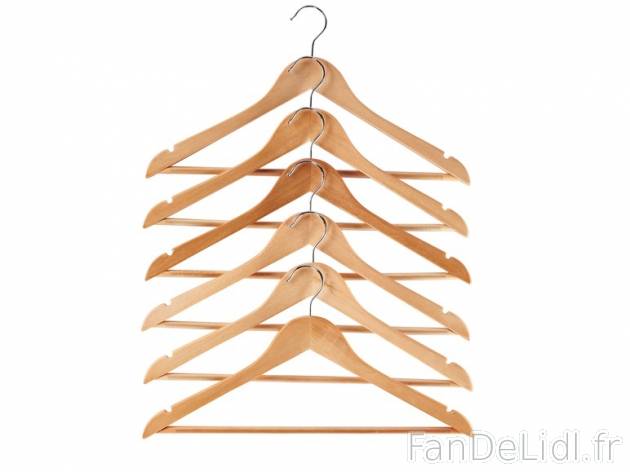 Cintres en satin ou en bois , prezzo 3.99 € per Le lot au choix 
- Au choix : ...