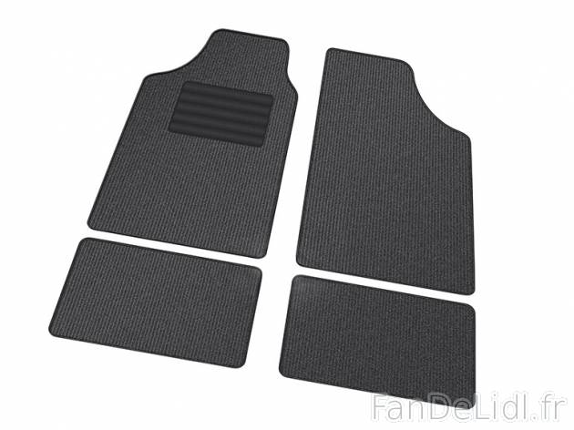 4 tapis de voiture , prezzo 7.99 € per Le set