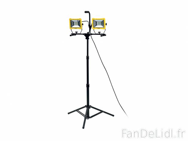Projecteur de chantier LED , le prix 49.99 € 
- 30 W 
- Têtes orientables ...