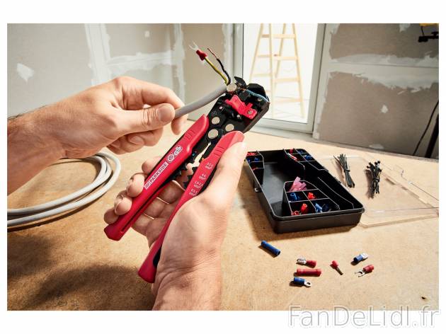 Pince à sertir avec accessoires , le prix 9.99 € 
- Pour couper, dénuder et ...