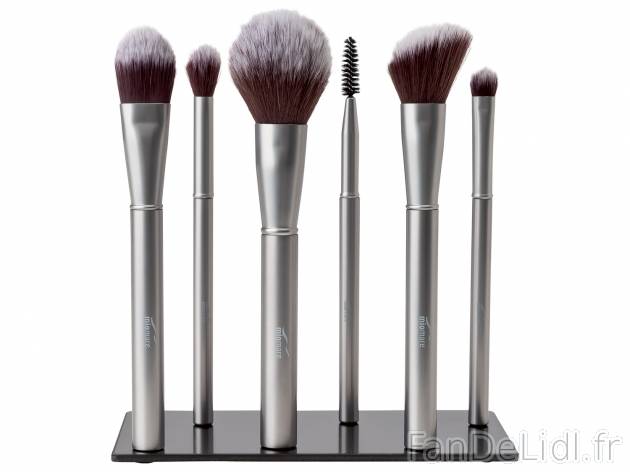 Pinceaux de maquillage magnétiques , le prix 7.99 € 
- Le plus : Séchez simplement ...