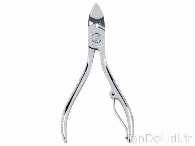 Accessoire de manucure ou pédicure , le prix 2.99 € 
Au choix : 
- Pince coupe-ongles
- ...
