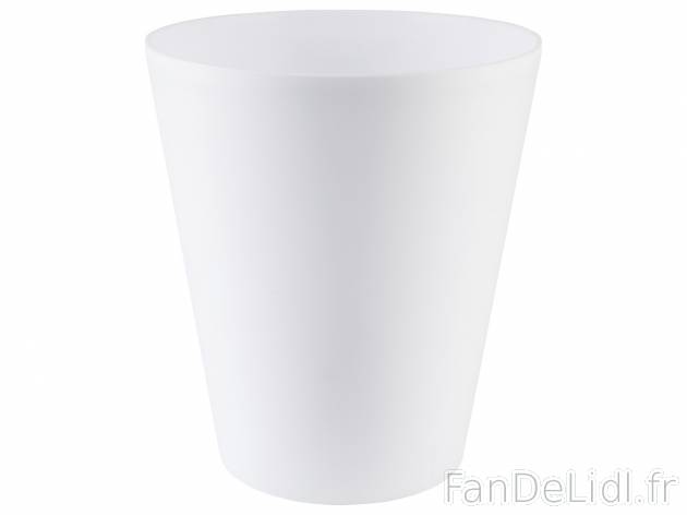 Poubelle , le prix 1.99 € 
- Env. 4 L 
- * Dont 0.04 € d&apos;éco-participation
Caractéristiques

- ...