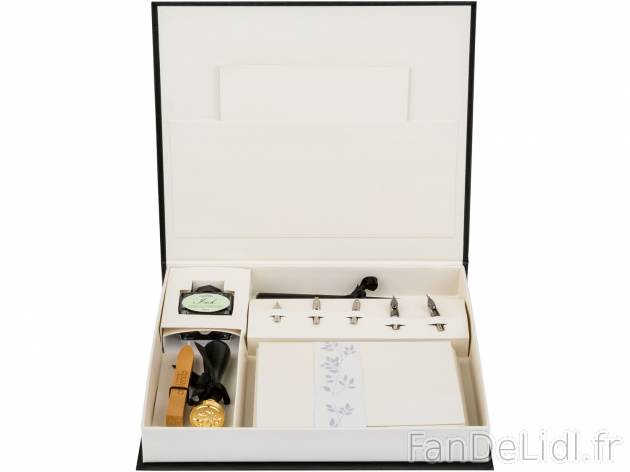 Set de calligraphie , le prix 9.99 € 
- 30 pièces
- 5 plumes de calligraphie ...