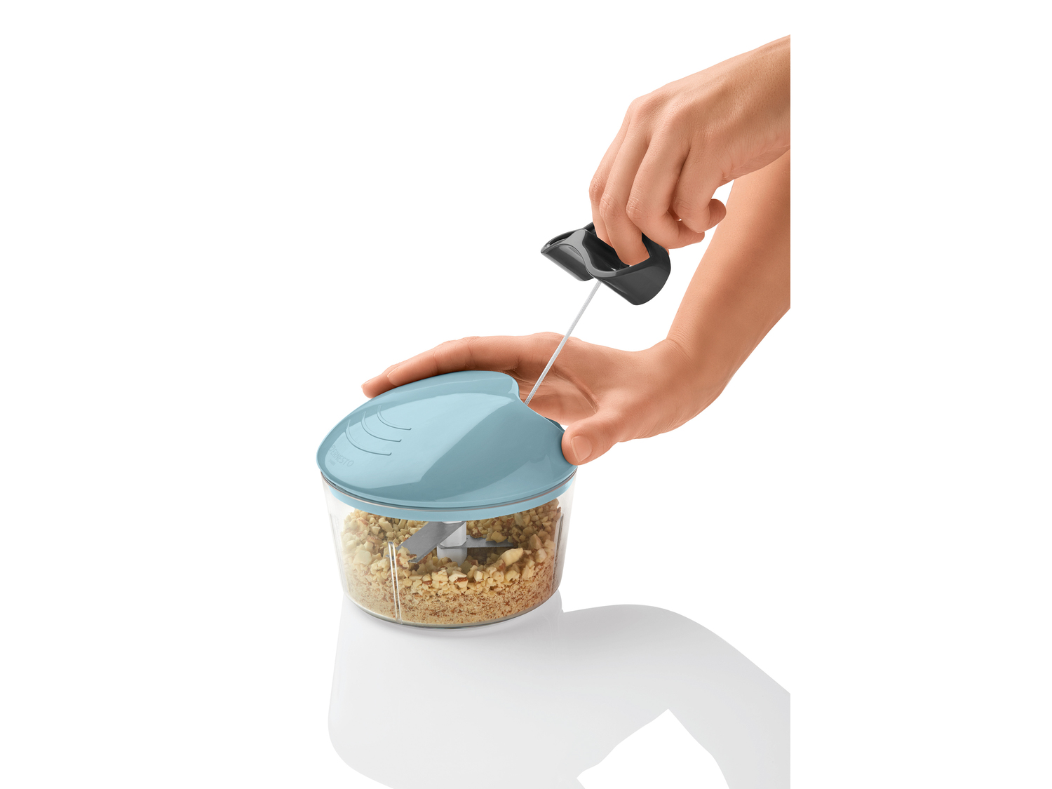 Hachoir mécanique multifonction , le prix 6.99 €
- Env. 650 ml
- Tirer ...
