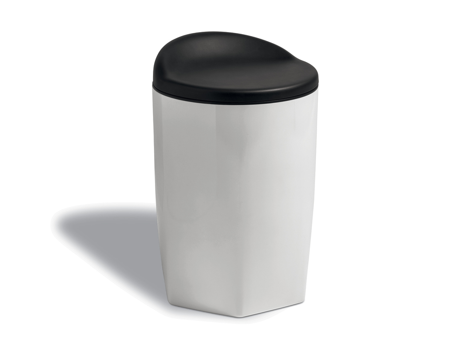 Tabouret avec rangement , le prix 29.99 €
- 110 kg max.
- Assise amovible
- ...