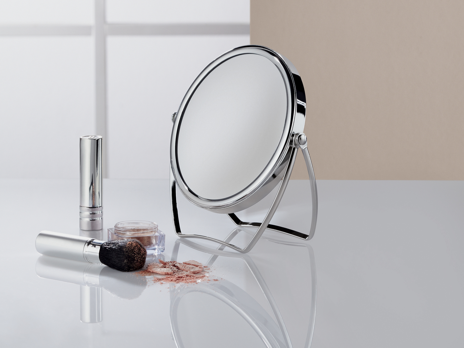 Miroir grossissant , le prix 4.99 €
- Au choix : face arrière avec effet grossissant ...