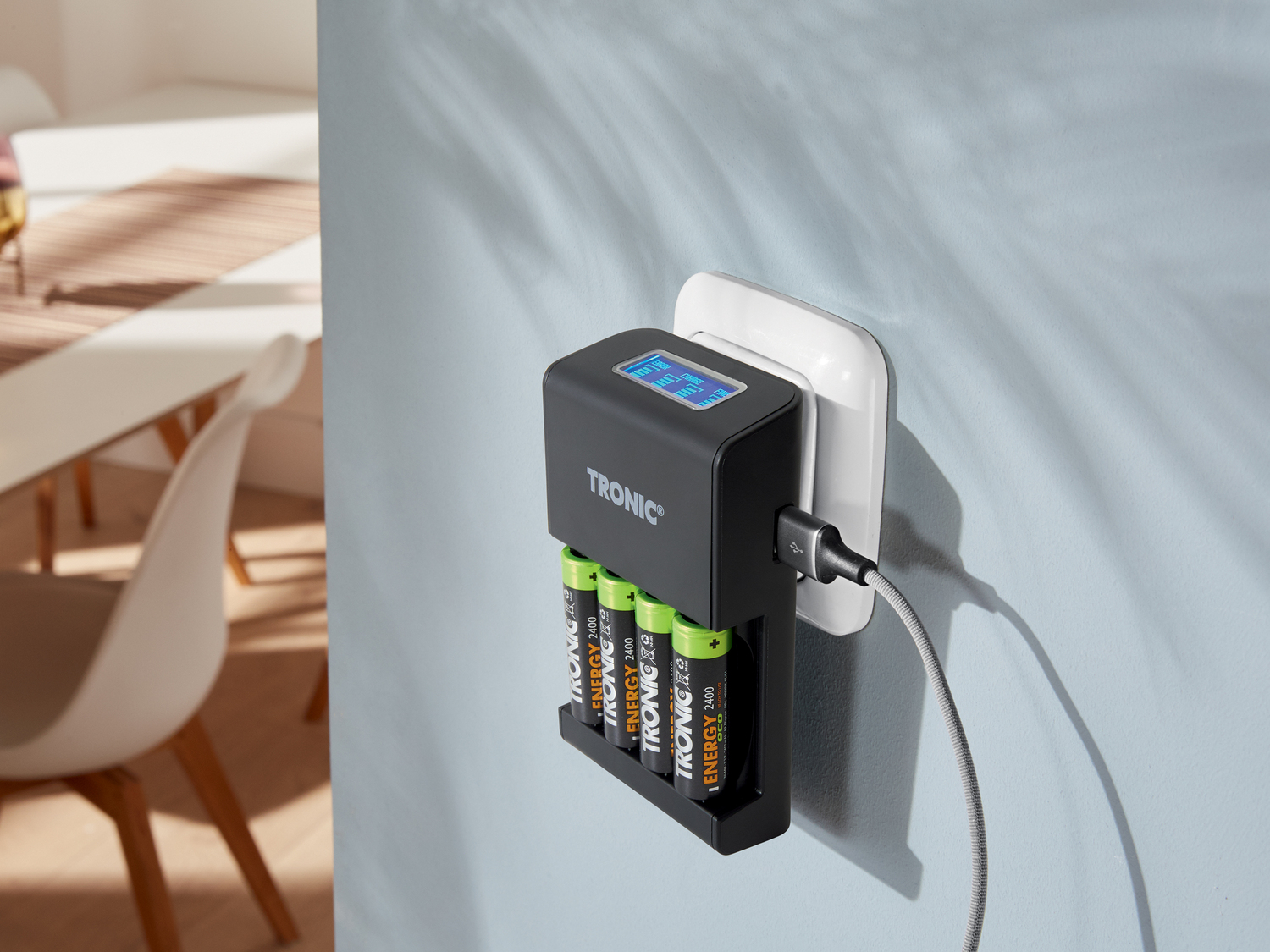 Chargeur de piles , le prix 14.99 €
- Indicateur d’état de charge lumineux
- ...