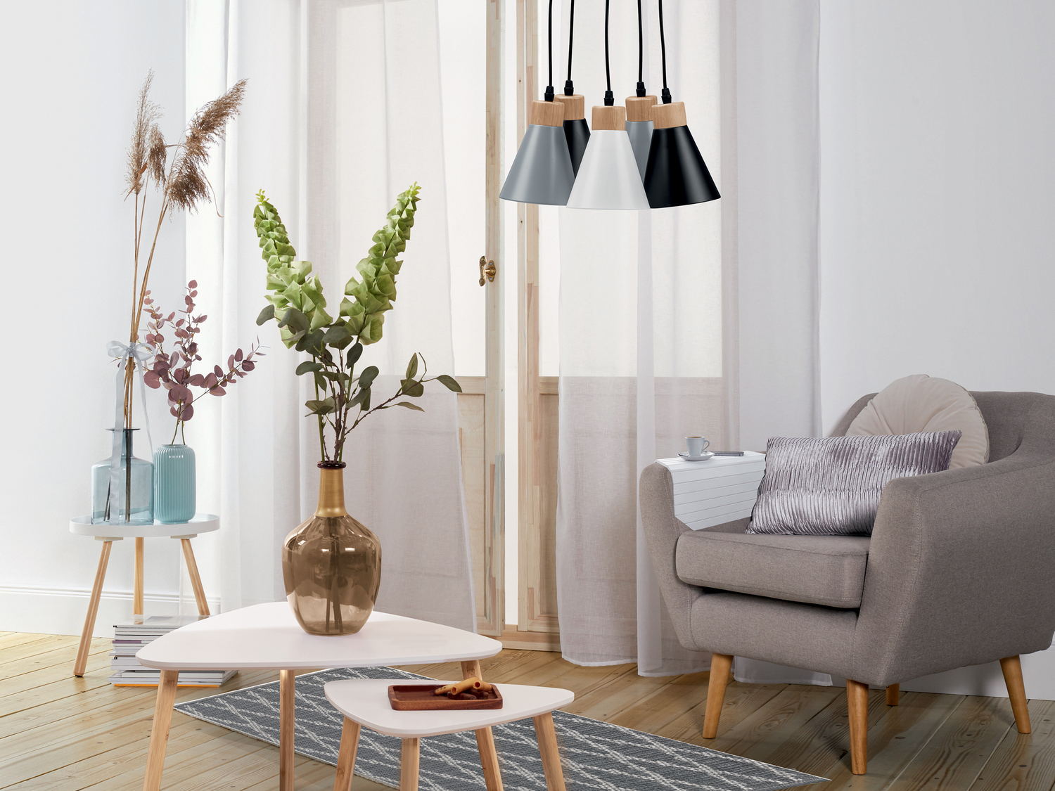 Suspension à LED avec 5 spots , le prix 27.99 €
- Suspension cluster à LED
- ...