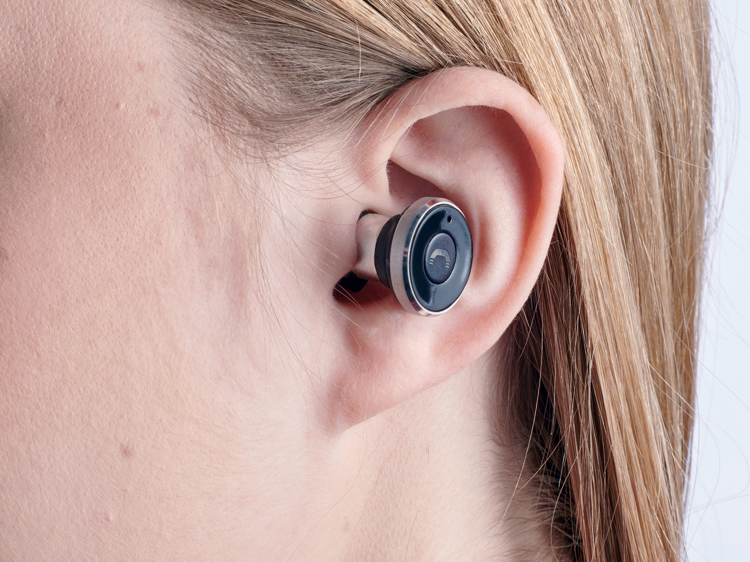 Kit mains-libres Bluetooth® , le prix 14.99 €
- Recharge de l’oreillette ...