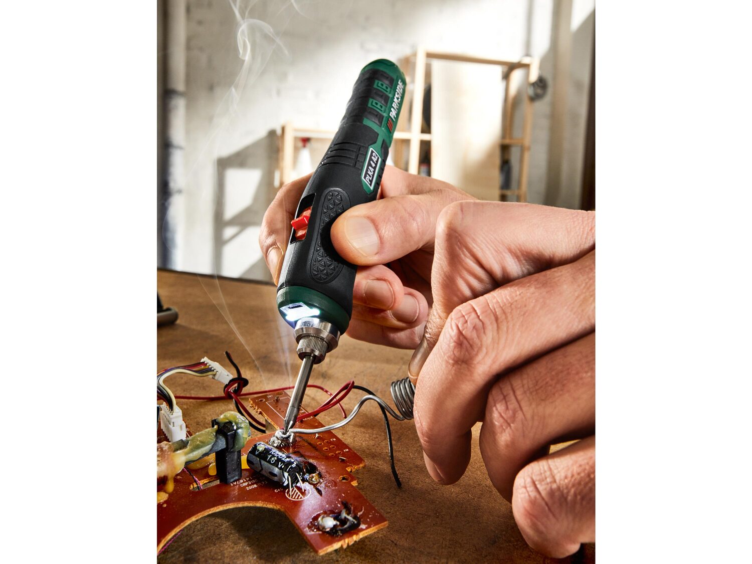 Fer à souder Parkside PLKA 4 A2, le prix 11.99 €
- Lampe de travail LED
- ...