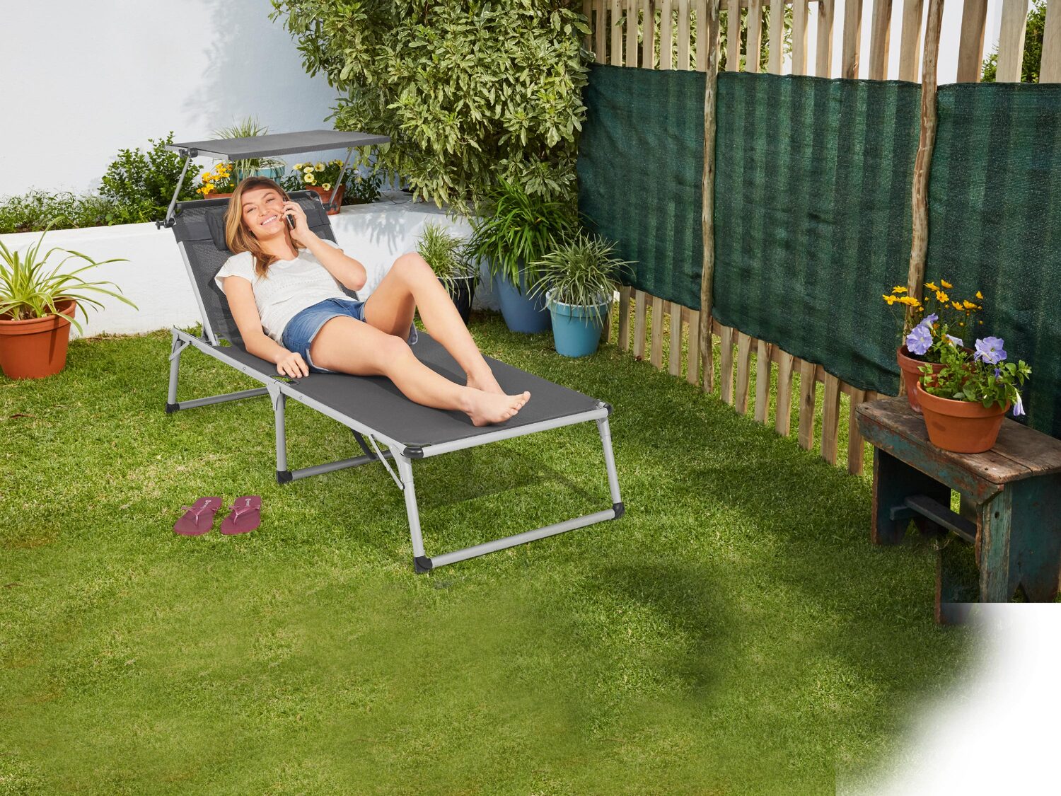 Bain de soleil en aluminium , le prix 49.99 €
- 120 kg max.
- Pare-soleil ajustable
- ...