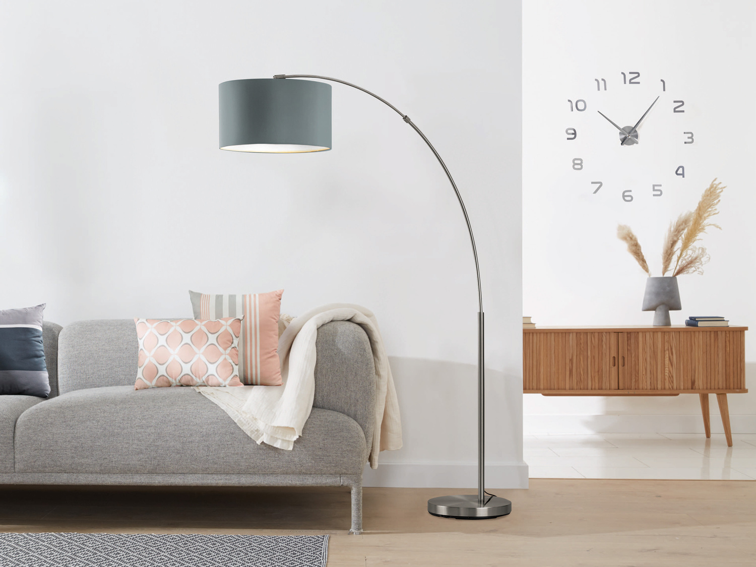 Lampadaire LED , le prix 49.99 €
- Hauteur : env. 162 cm
- Pied et barre en ...