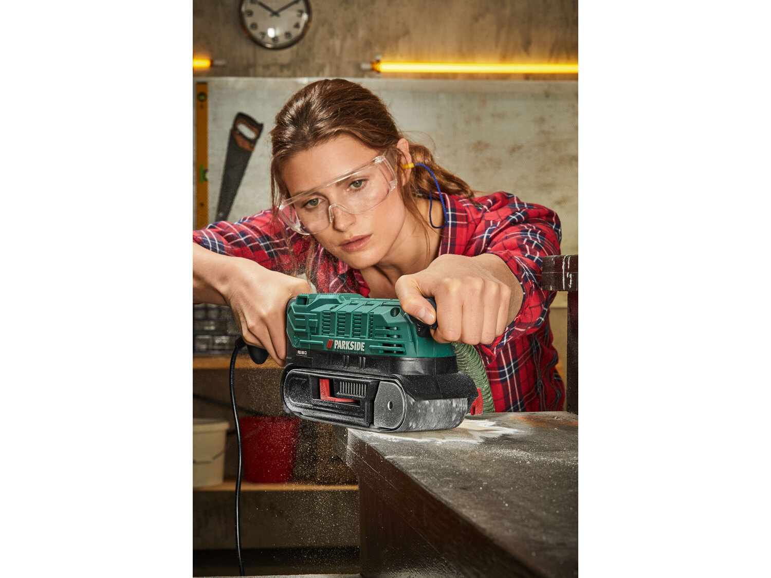 Ponceuse à bande Parkside PBS 900 C3, le prix 44.99 €
- 900 W
- Raccord pour ...