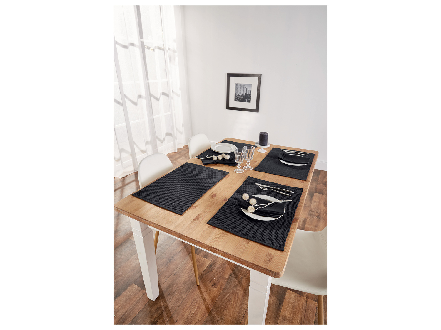 Chemin ou sets de table , le prix 5.99 €
- Production sur des lieux de ...
