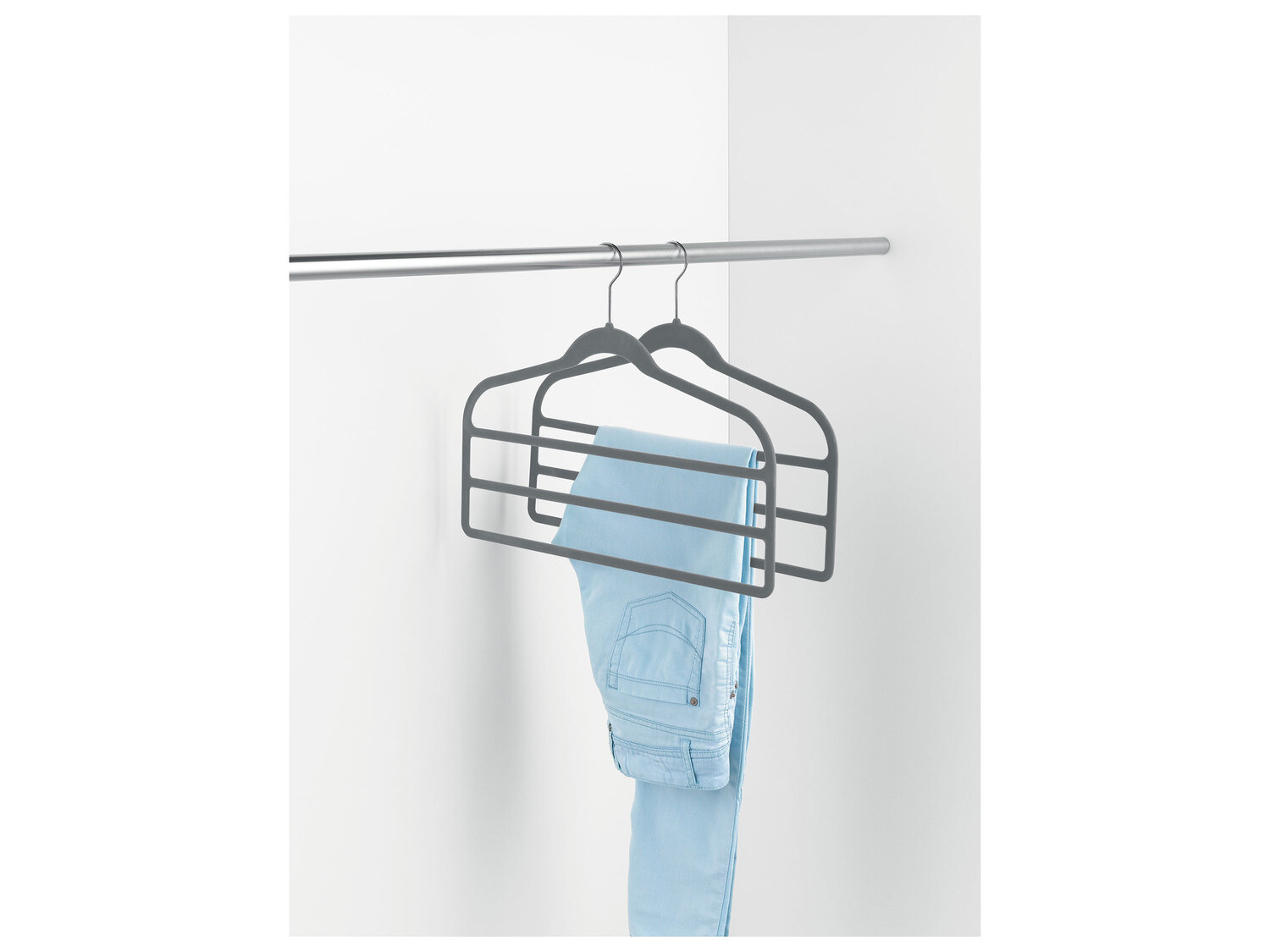 Cintres , le prix 2.99 €
Au choix :
- Lot de 2 cintres pour pantalons
- Lot ...