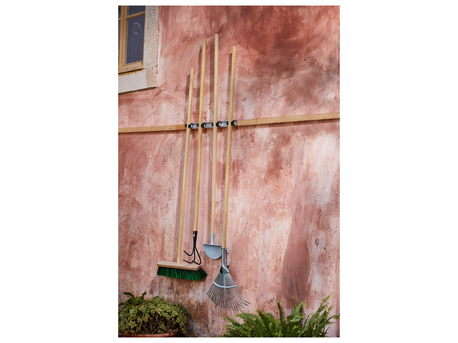 Support avec bloque-manches , le prix 4.99 €
- Barre en aluminium avec ...