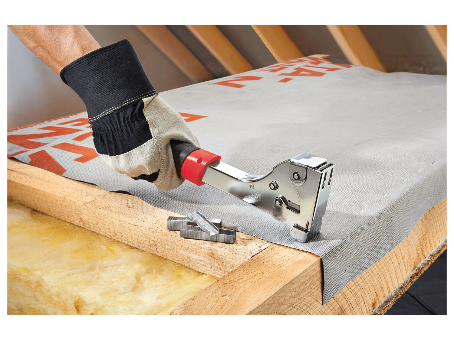 Marteau agrafeur , le prix 8.99 €
- Pour les travaux de bricolage sur bois, ...