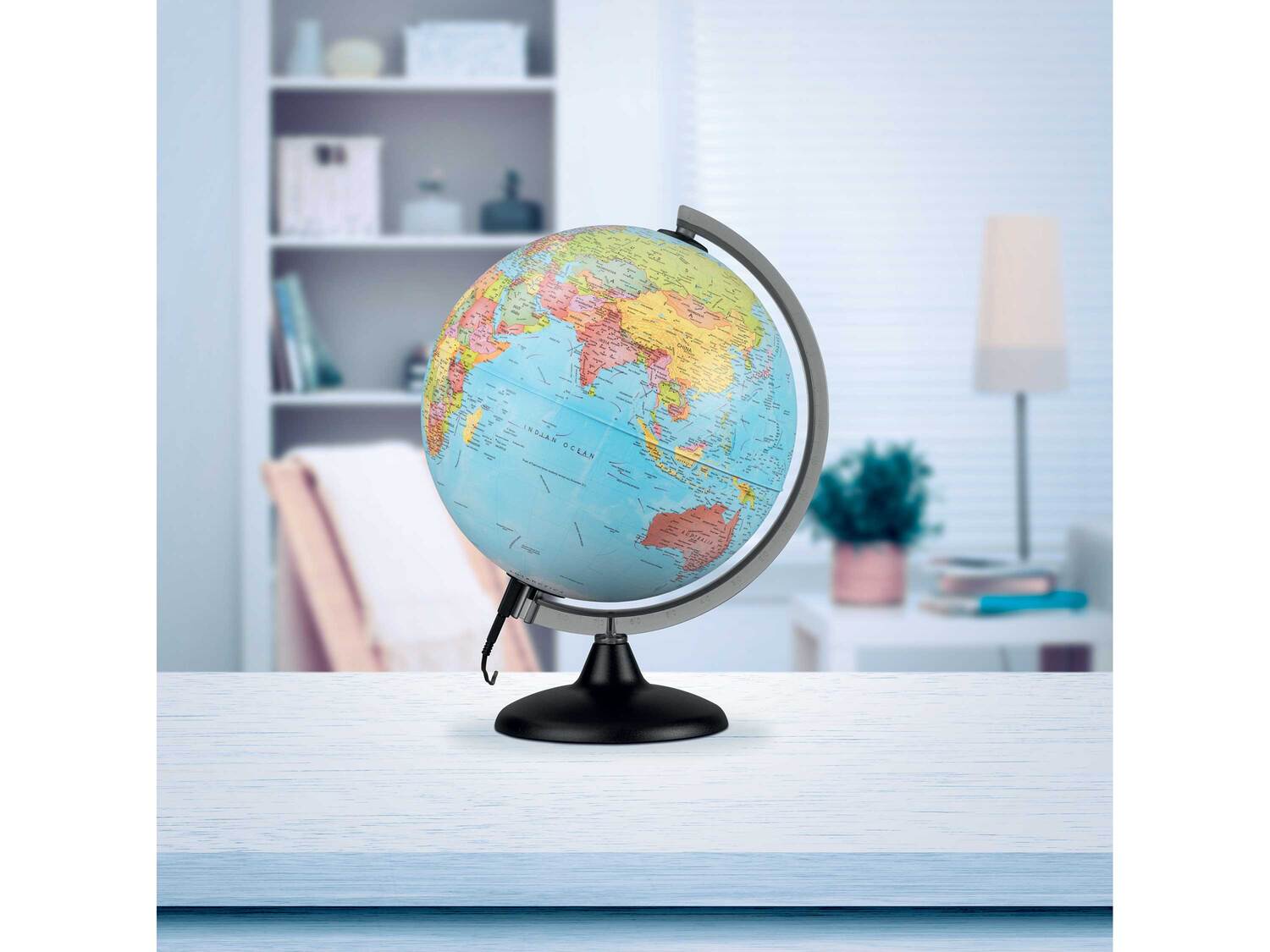 Globe jour et nuit , le prix 19.99 €
- Globe : Ø env. 25 cm
- Hauteur totale ...