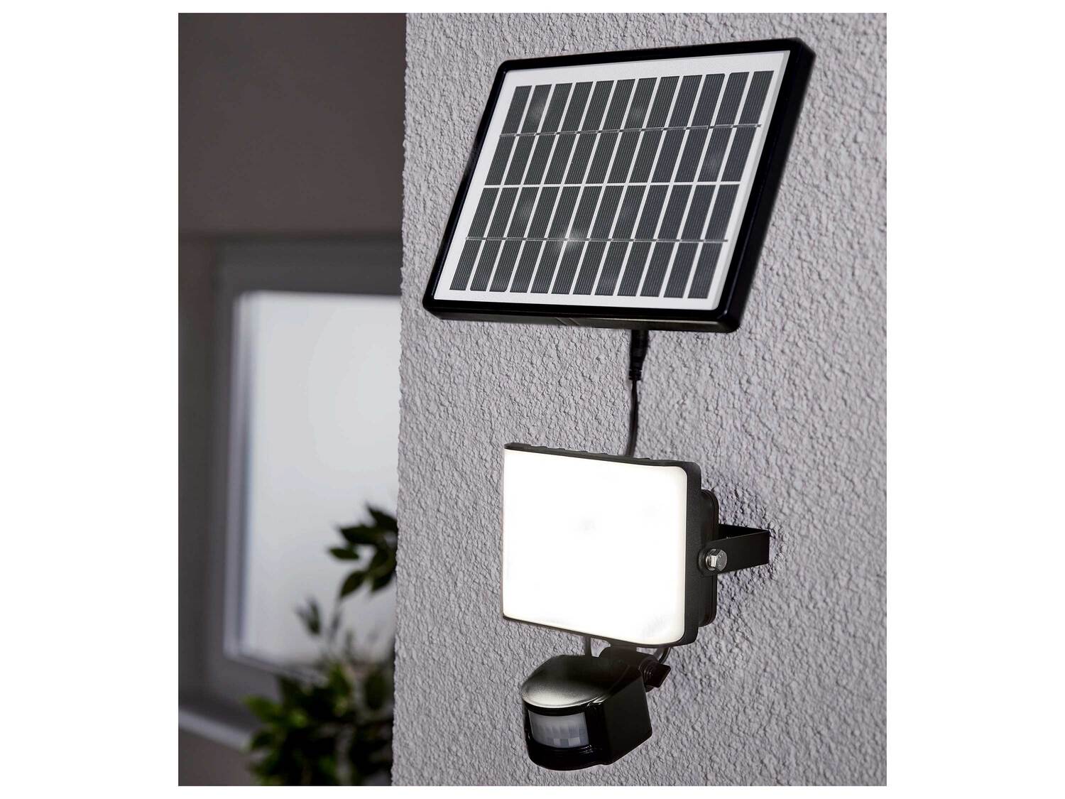 Projecteur SOLAIRE à LED avec détecteur de mouvements , le prix 24.99 €
- ...