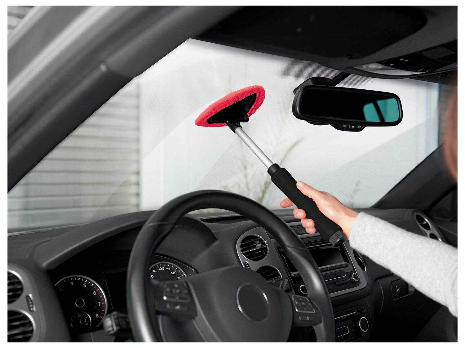 Brosse spécial pare-brise , le prix 3.99 €
- Fonction télescopique en continu ...