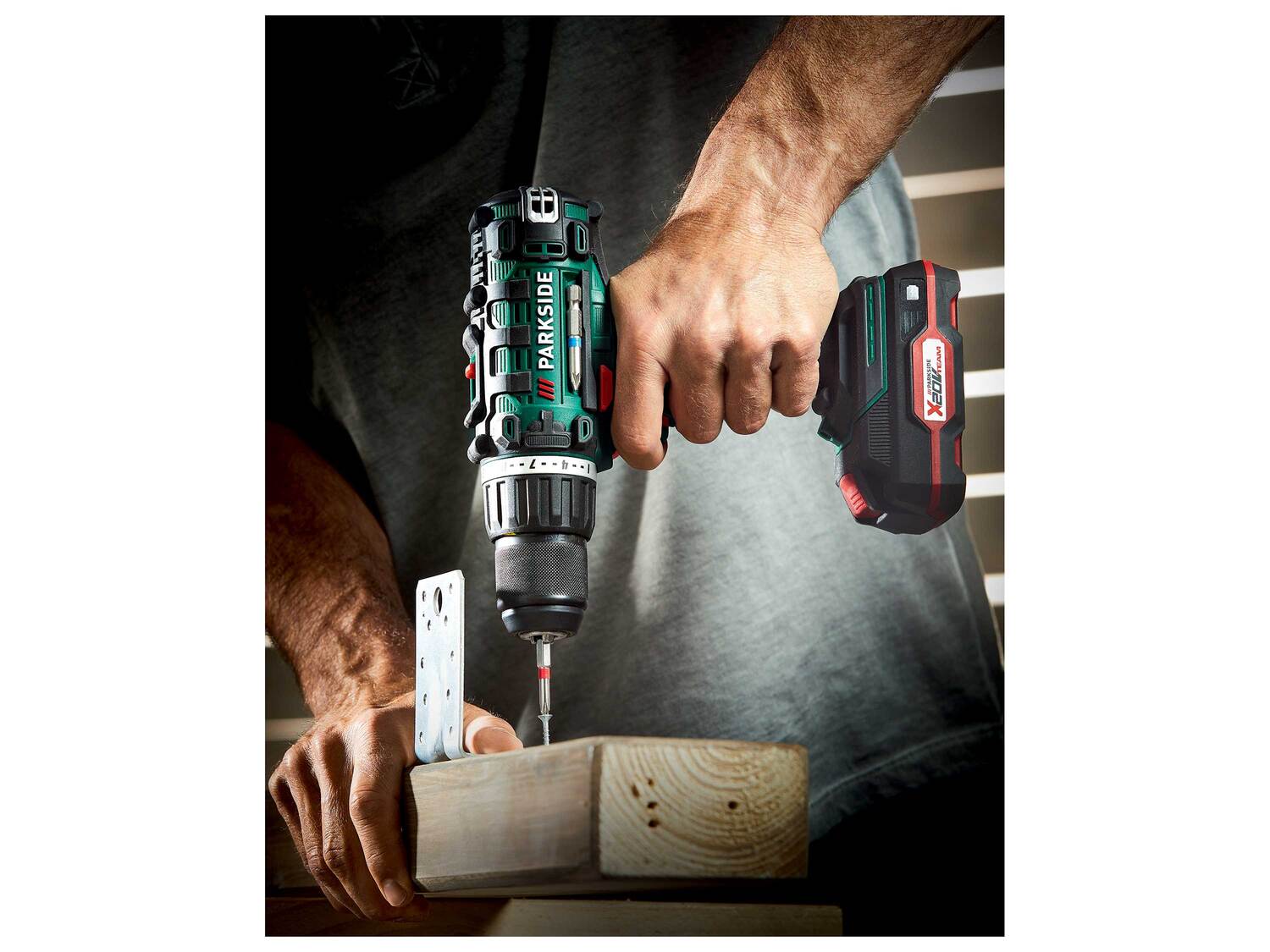 Perceuse-visseuse sans fil 20 V Parkside, X20VTeam, le prix 39.99 €
- Mandrin ...