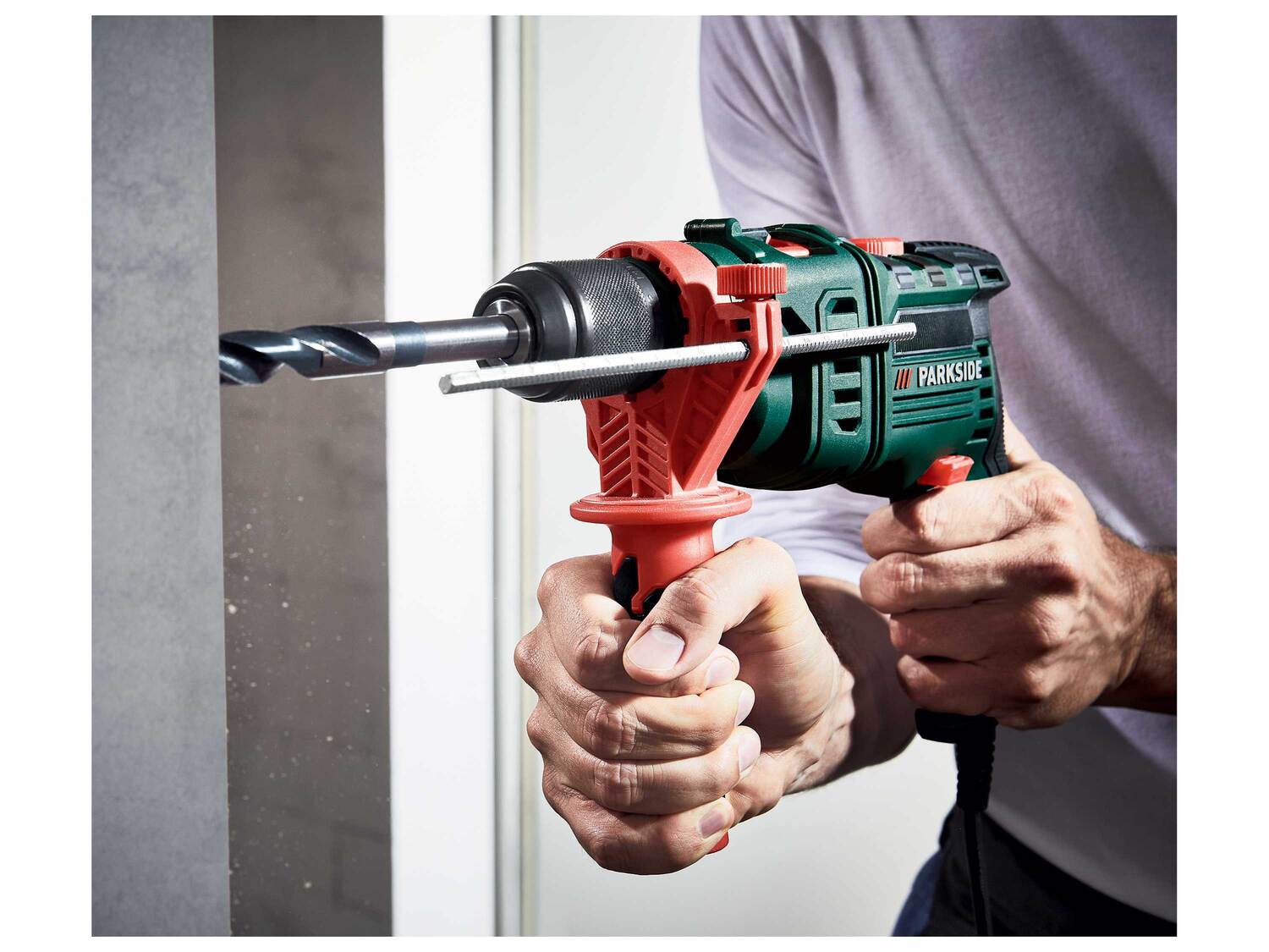 Perceuse à percussion , le prix 23.99 €
- 750 W
- Pour percer le béton, la ...