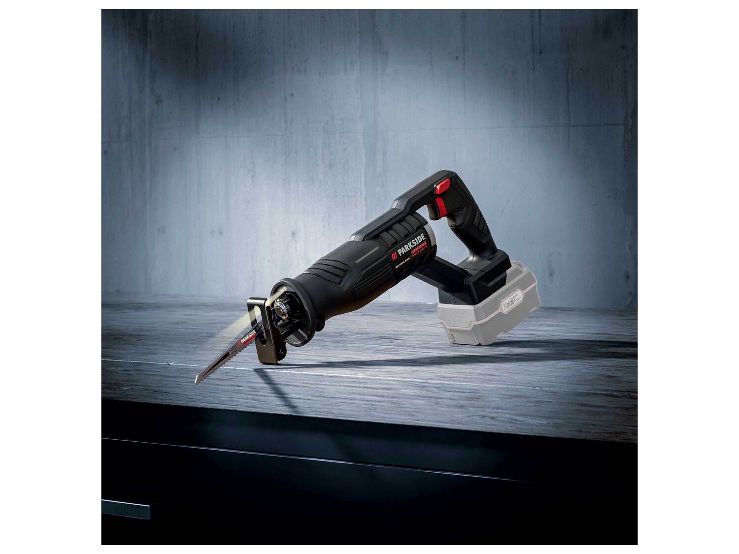 Scie sabre sans fil , le prix 49.99 €
- Pour couper le bois, le plastique, le ...
