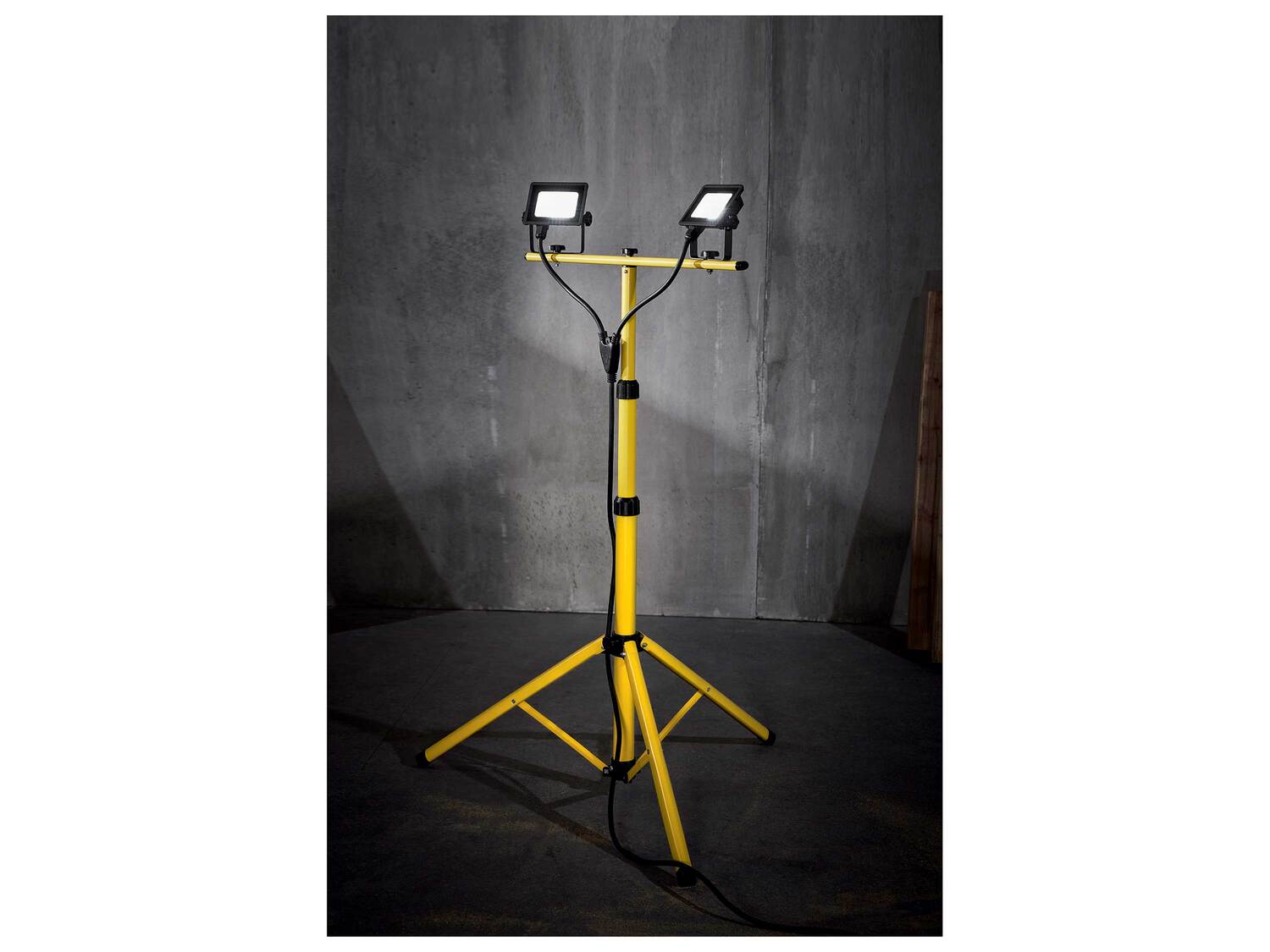Projecteur à LED , le prix 29.99 €
- 2 x 15 W
- Env. 2 x 1 400 lm
- Dimensions ...
