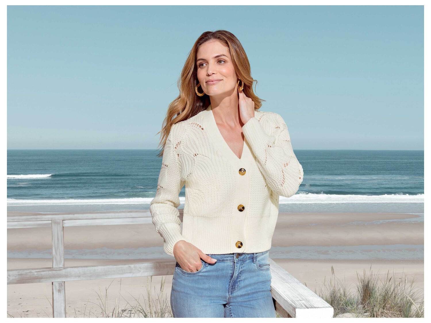 Gilet en maille , le prix 9.89 €
- Col en V et boutonnière intégrale.
- Maille ...