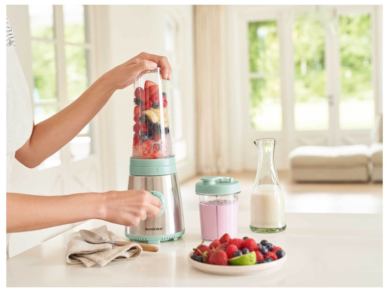 Blender à smoothie , le prix 19.99 €
- 2 gobelets à emporter ...