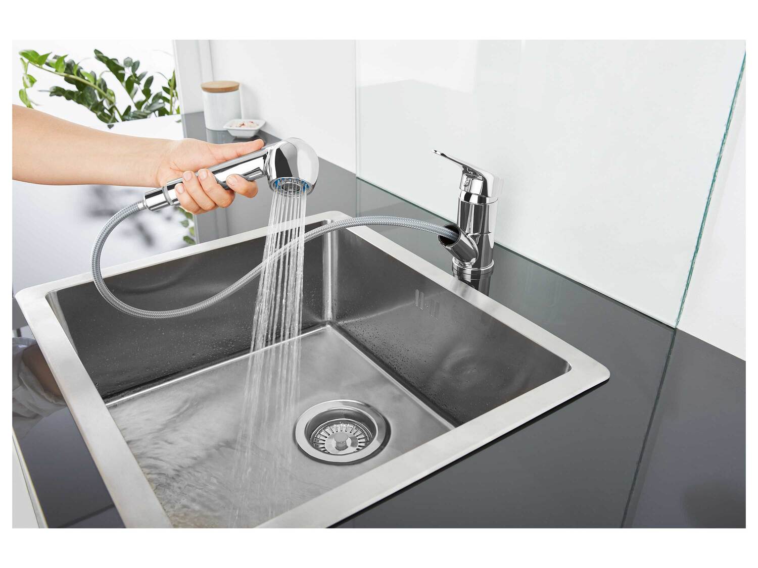 Mitigeur de cuisine monocommande , le prix 29.99 €
- Douchette extractible ...