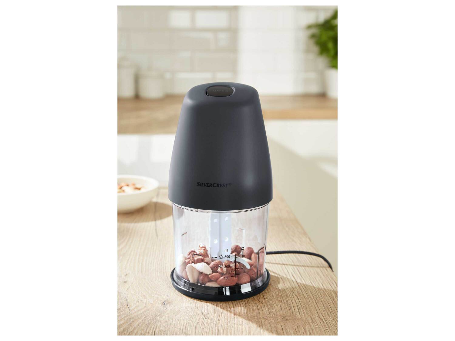 Hachoir multifonction , le prix 9.99 € 
- Jusqu&apos;à 300 ml
- Disque ...