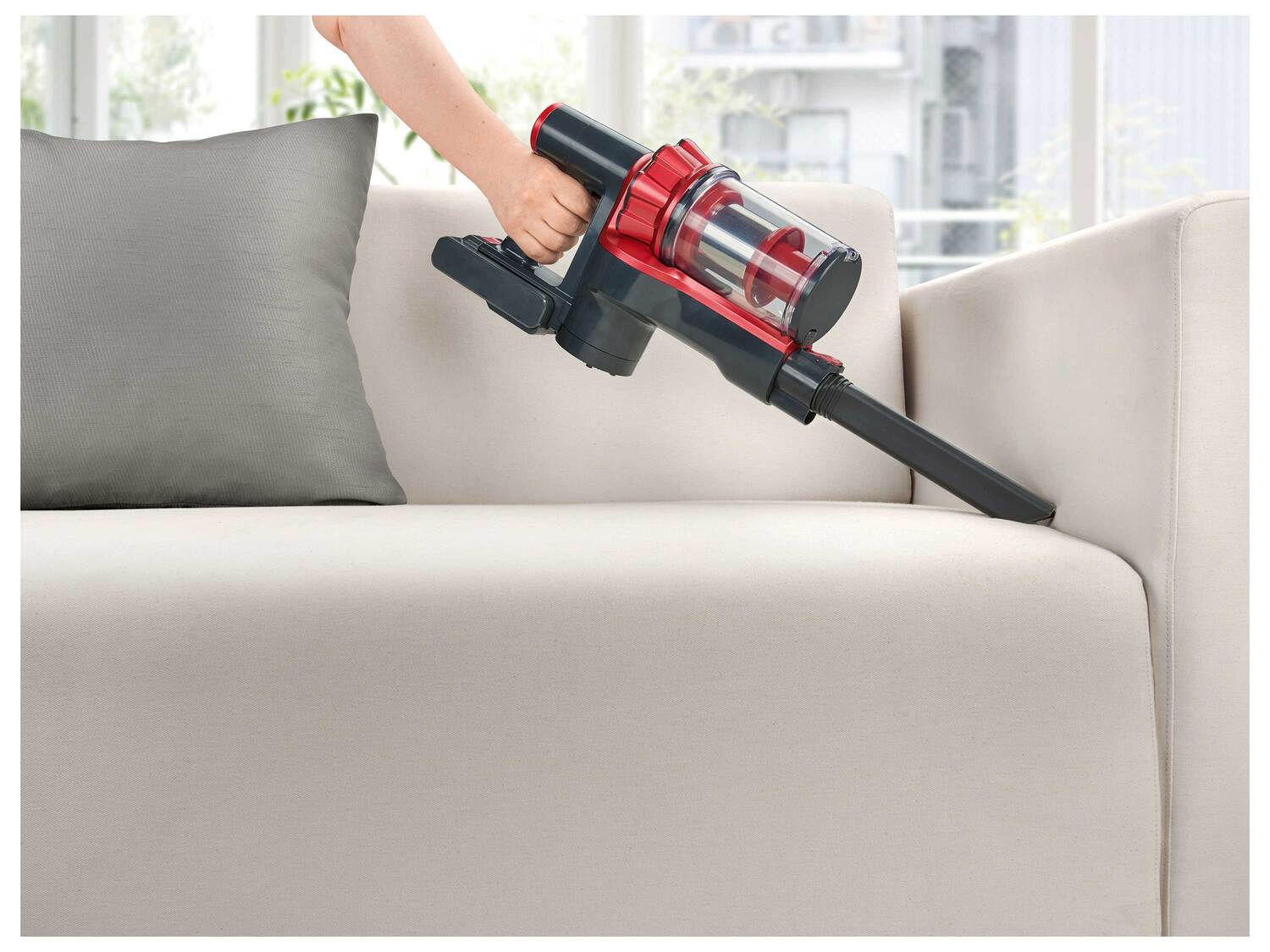 Aspirateur sans fil polyvalent Silvercrest, le prix 59.99 €
- 130 W
- 22,2 ...