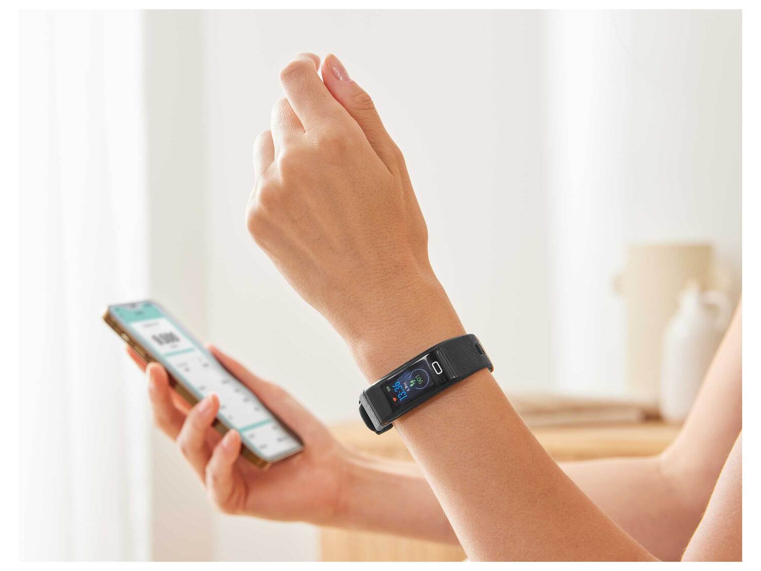 Bracelet fitness connecté , le prix 26.99 €
- Enregistre les pas effectués, ...