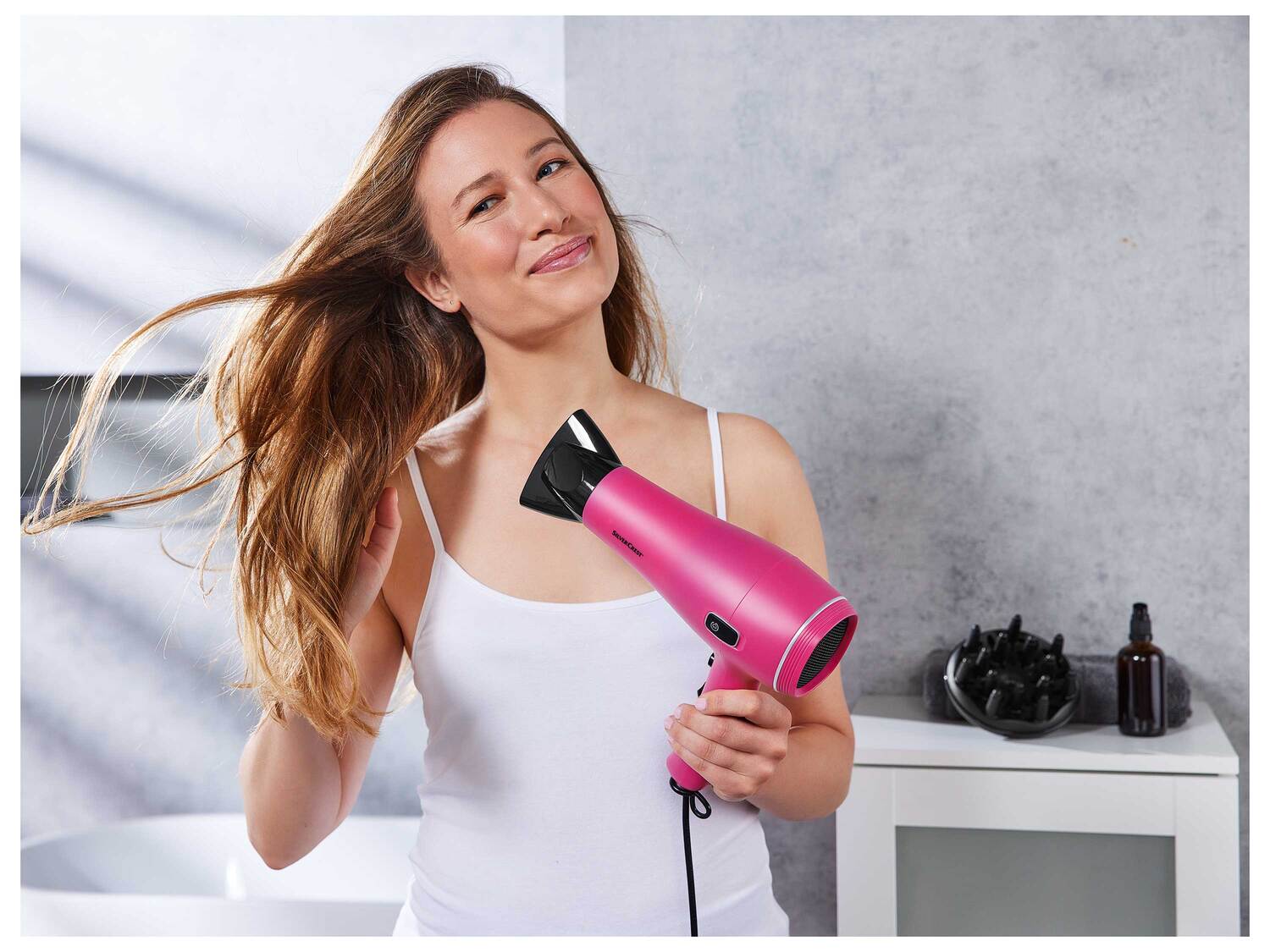 Sèche-cheveux à technologie ionique , le prix 23.99 €
- 2 000 W
- Technologie ...