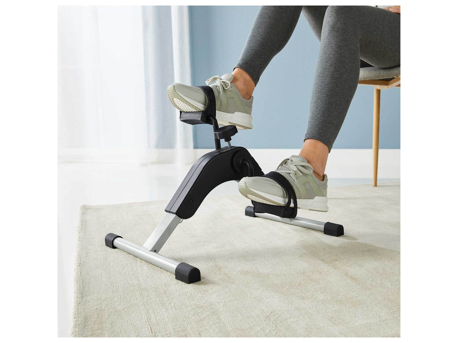 Mini-pédalier , le prix 21.99 €
- 100 kg max.
- Entraînement des bras et ...