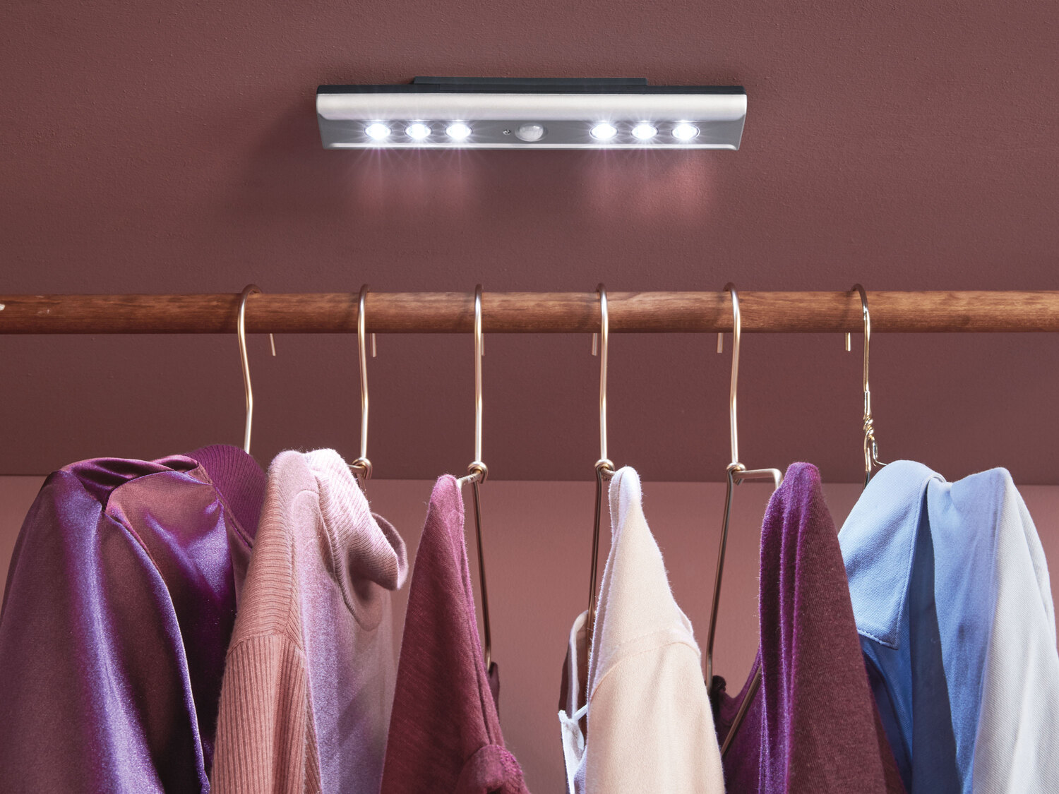 Lampe LED avec capteur , le prix 6.99 €
- Déclenchement automatique par détection ...