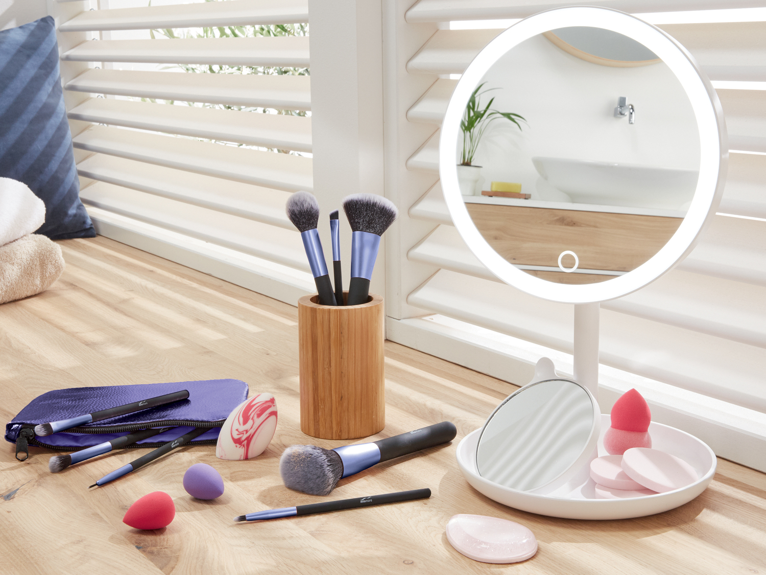 Set de pinceaux de maquillage , le prix 7.99 €
Set de 9 dont 1 trousse :
- ...
