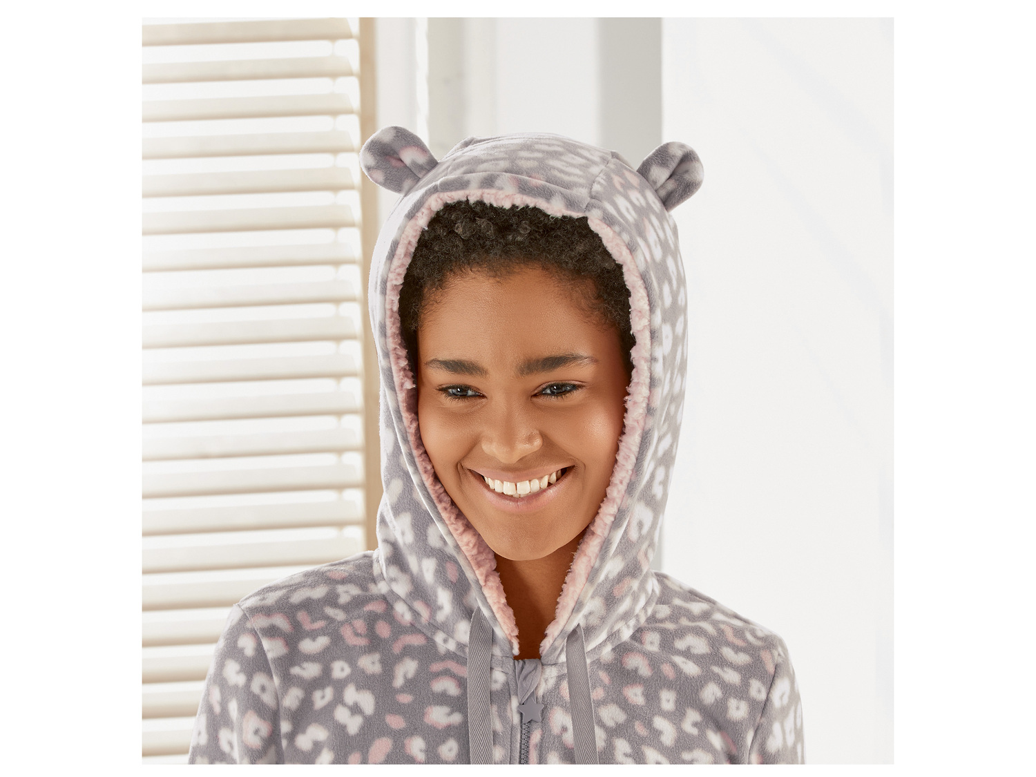 Combinaison en peluche femme , le prix 13.99 €
- Du S au XL selon modèle.
- ...